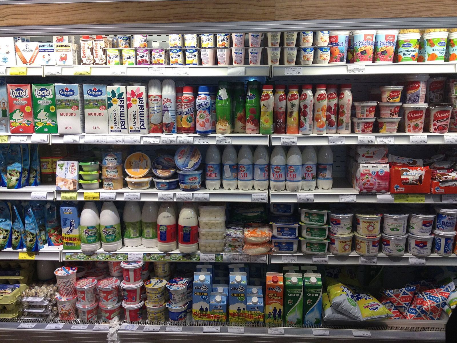 Multideck refrigerated display cabinet in a shop